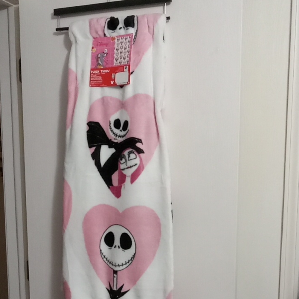 Disney Nightmare Before Christmas Valentines Day Throw 🩷🩷🩷🩷